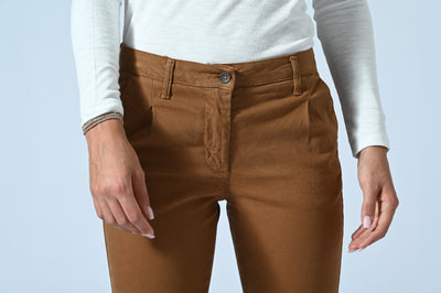 PANTALONI IN COTONE CHINO CON PINCE