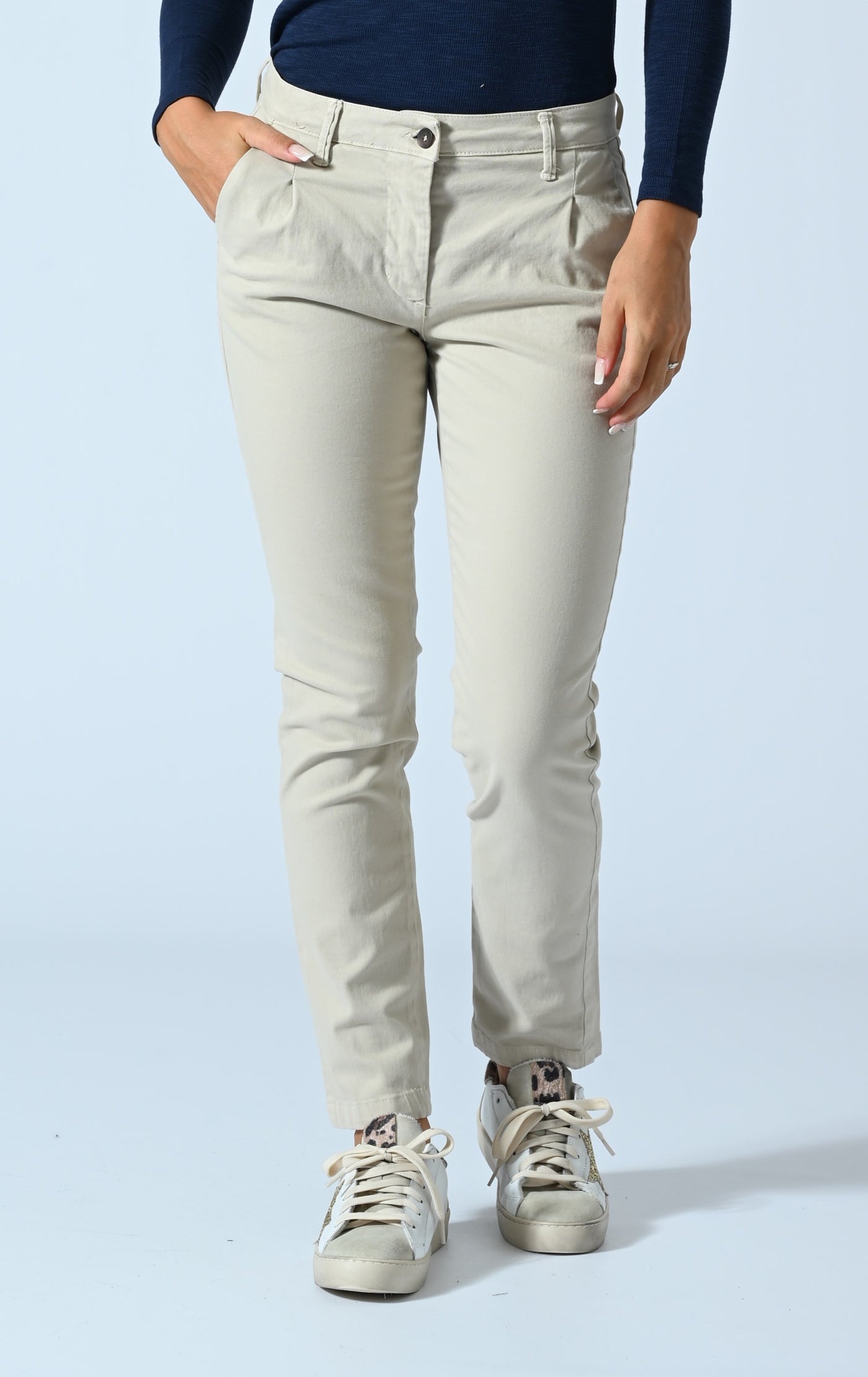 PANTALONI IN COTONE CHINO CON PINCE
