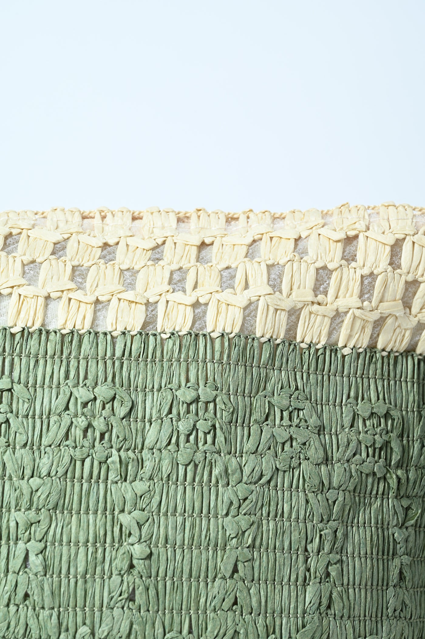 POCHETTE BICOLOR RAFFIA
