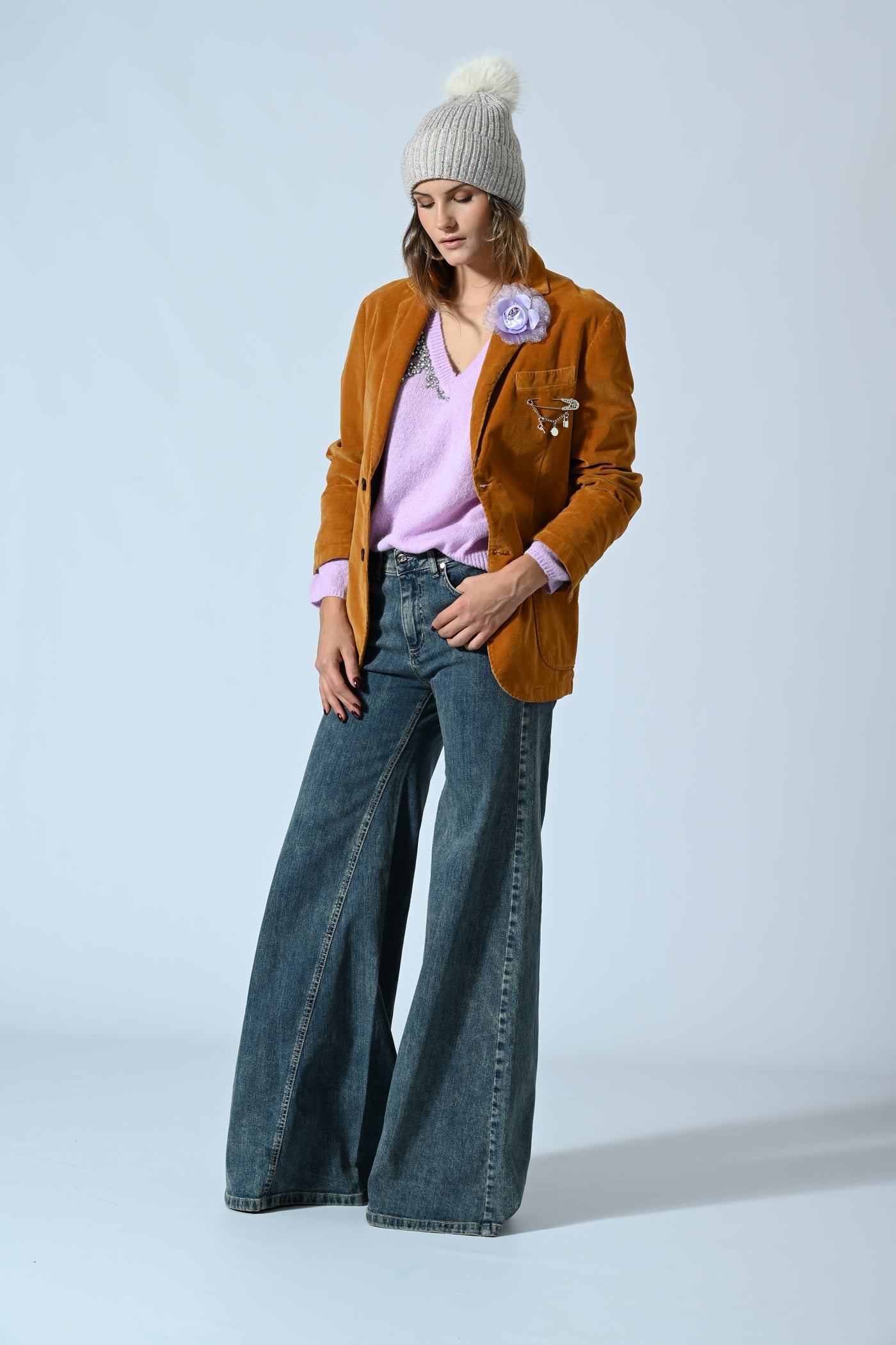 MAGLIA SCOLLO A V CON STRASS