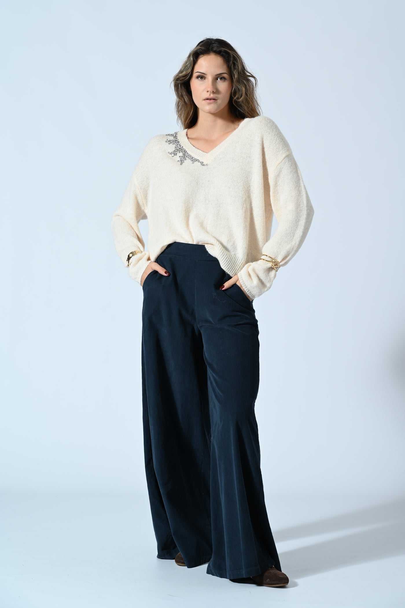 MAGLIA SCOLLO A V CON STRASS