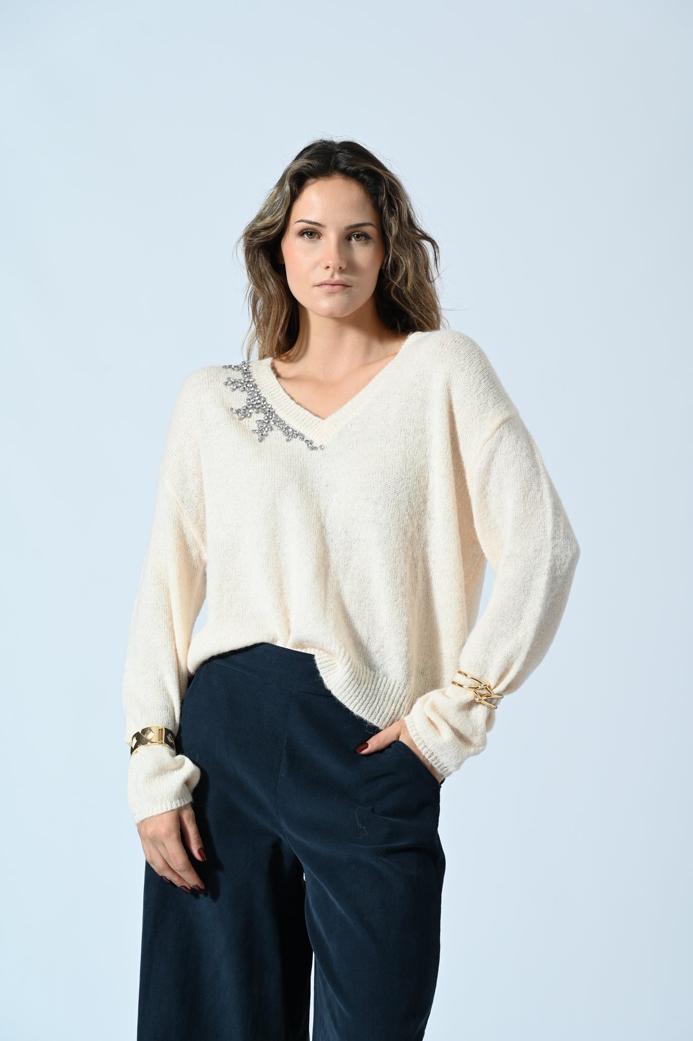 MAGLIA SCOLLO A V CON STRASS