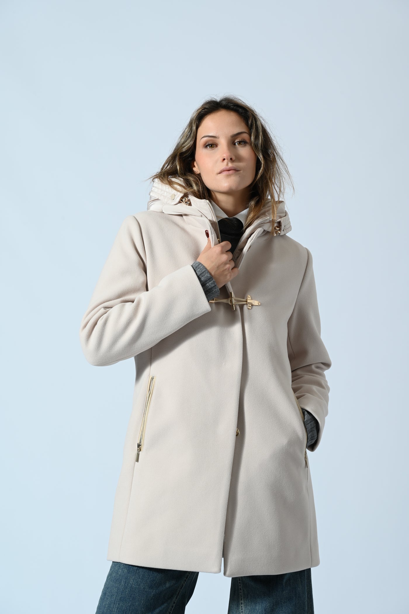 CAPPOTTO CON CAPPUCCIO E ALAMARI