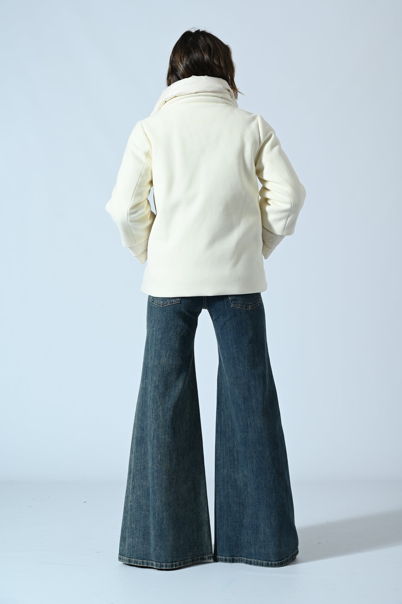 CAPPOTTO CORTO CON INSERTI ECOPIUMA