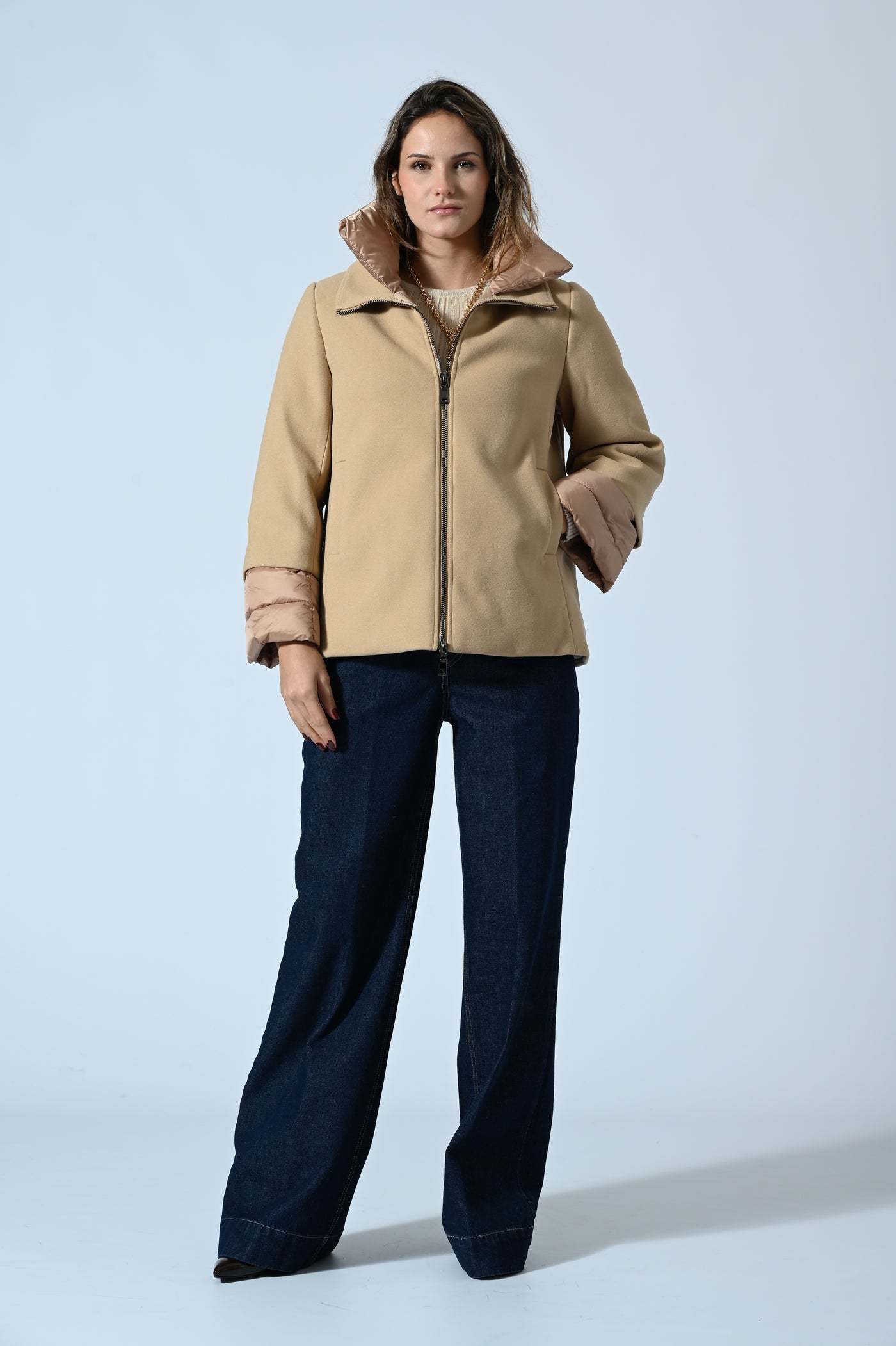 CAPPOTTO CORTO CON INSERTI ECOPIUMA