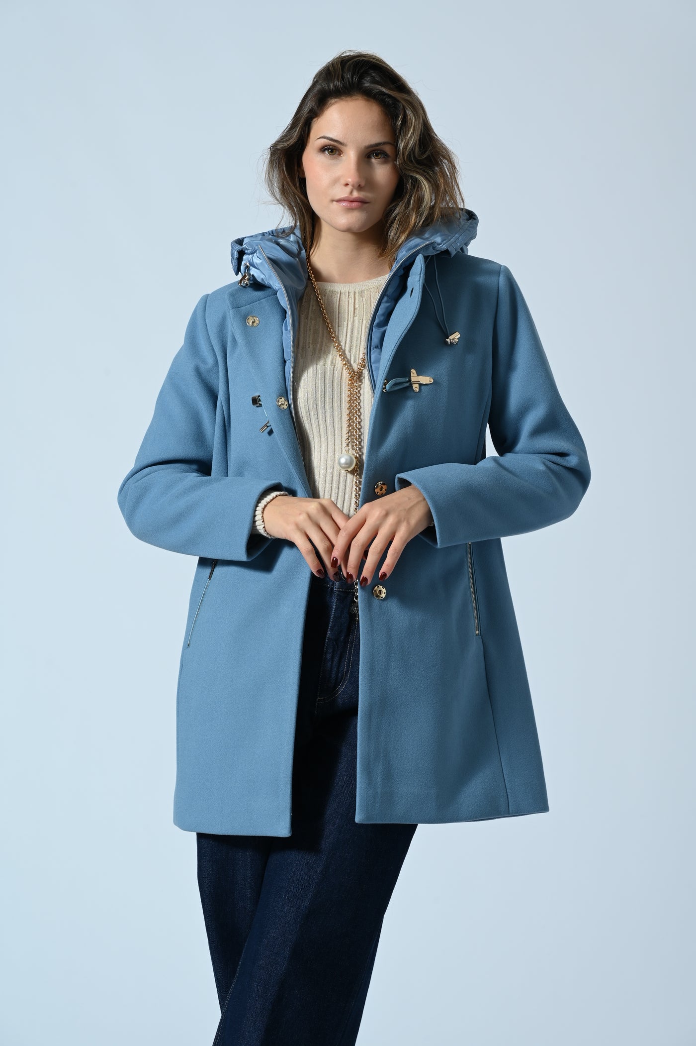 CAPPOTTO CON CAPPUCCIO E ALAMARI