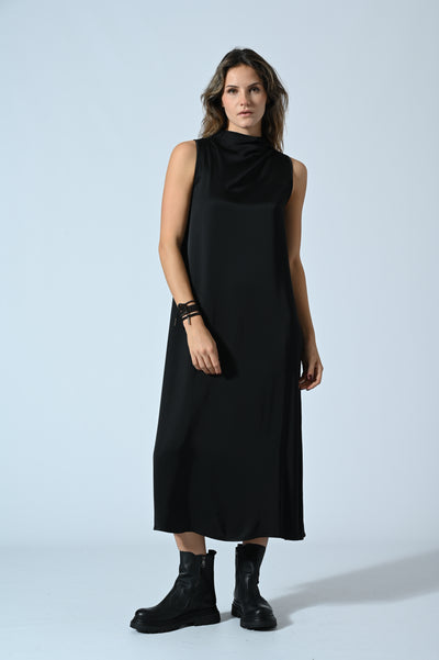 ABITO SMANICATO IN RASO