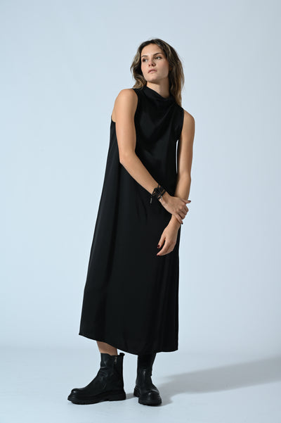 ABITO SMANICATO IN RASO