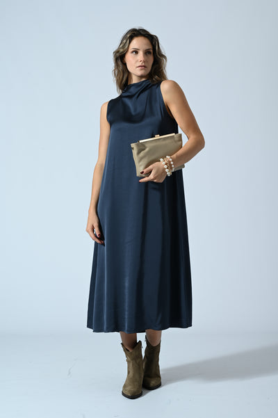 ABITO SMANICATO IN RASO