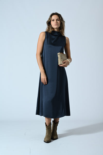 ABITO SMANICATO IN RASO