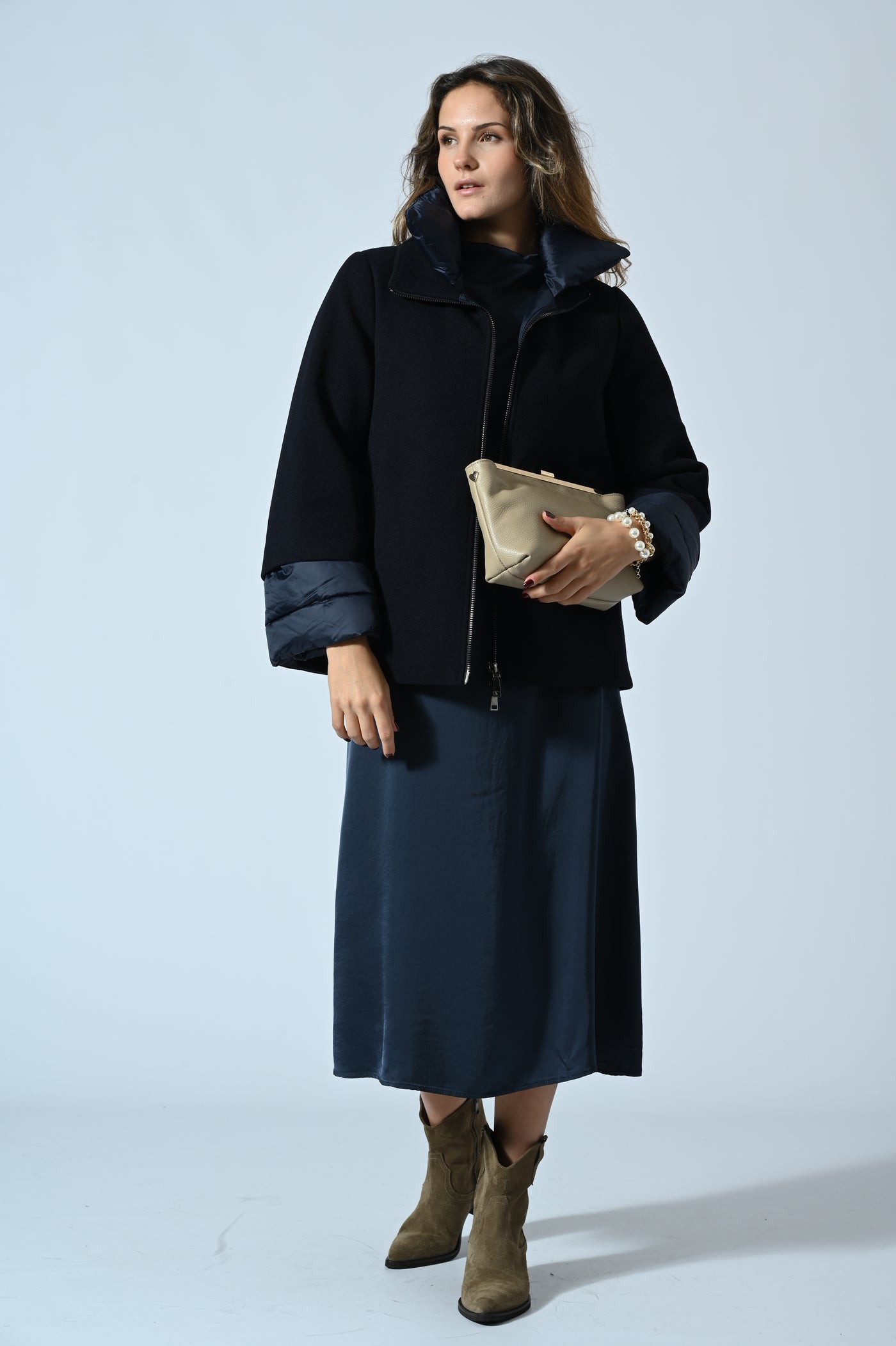 CAPPOTTO CORTO CON INSERTI ECOPIUMA