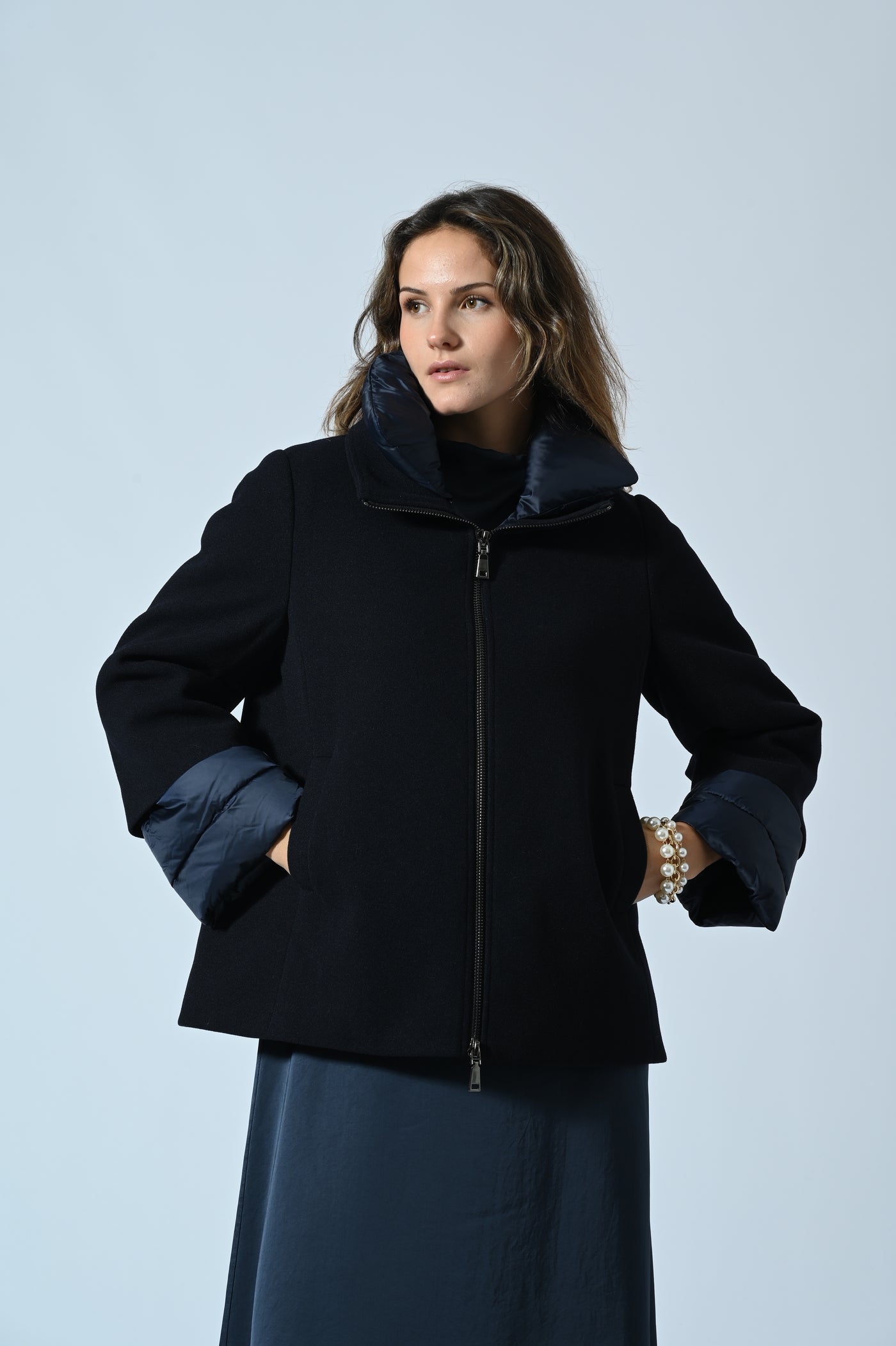 CAPPOTTO CORTO CON INSERTI ECOPIUMA