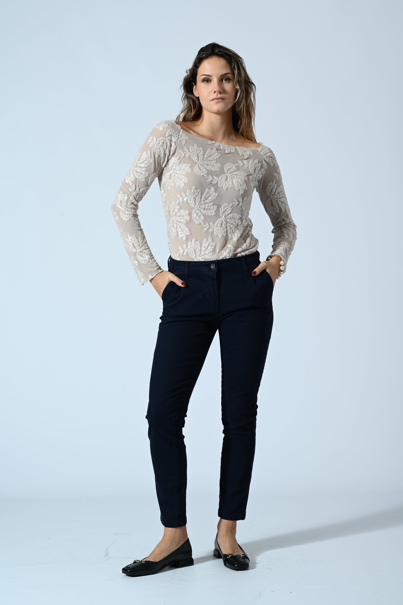 PANTALONI IN COTONE CHINO CON PINCE