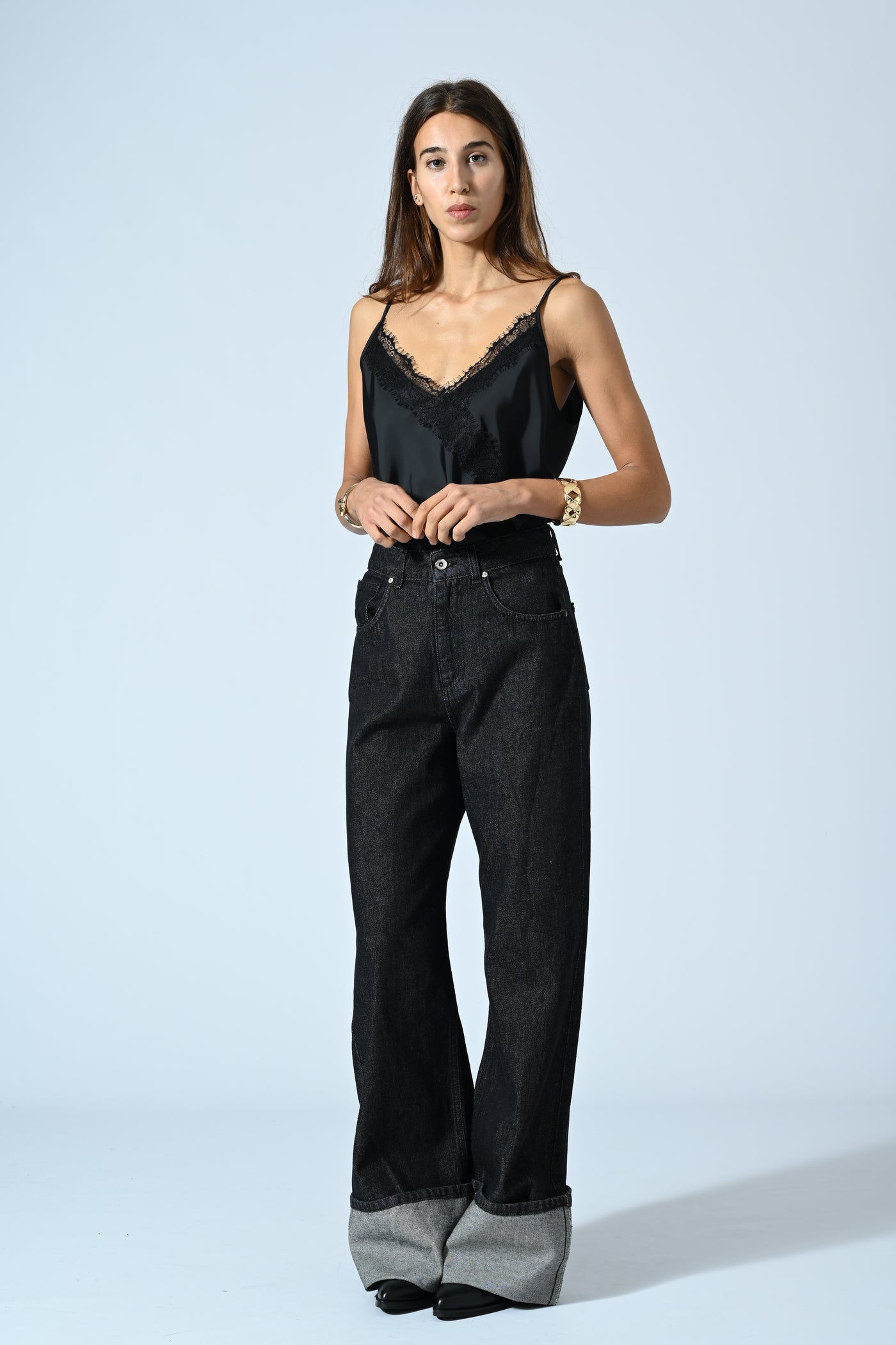 TOP IN RASO CON INSERTI IN PIZZO