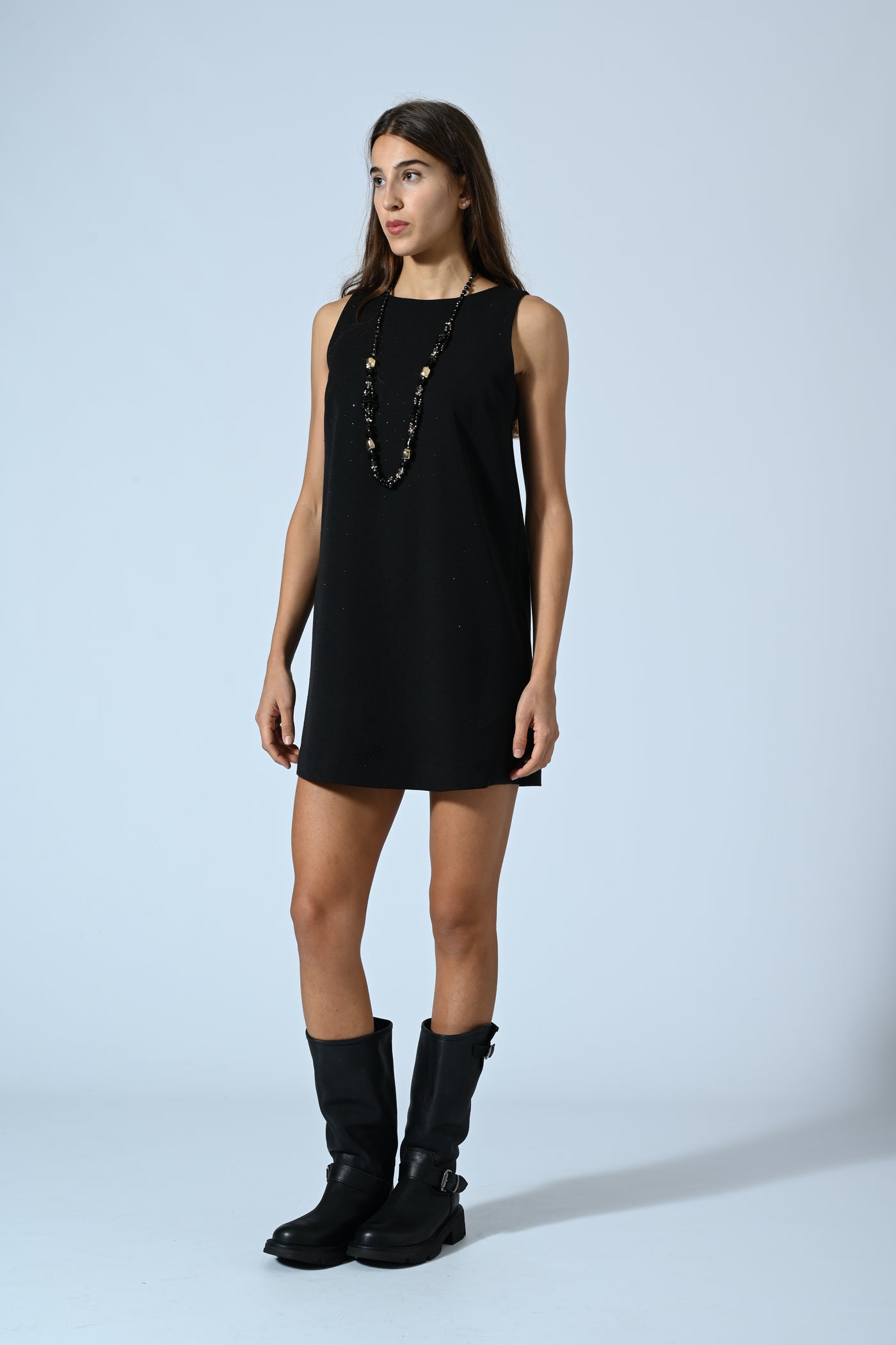 ABITO SMANICATO CON STRASS