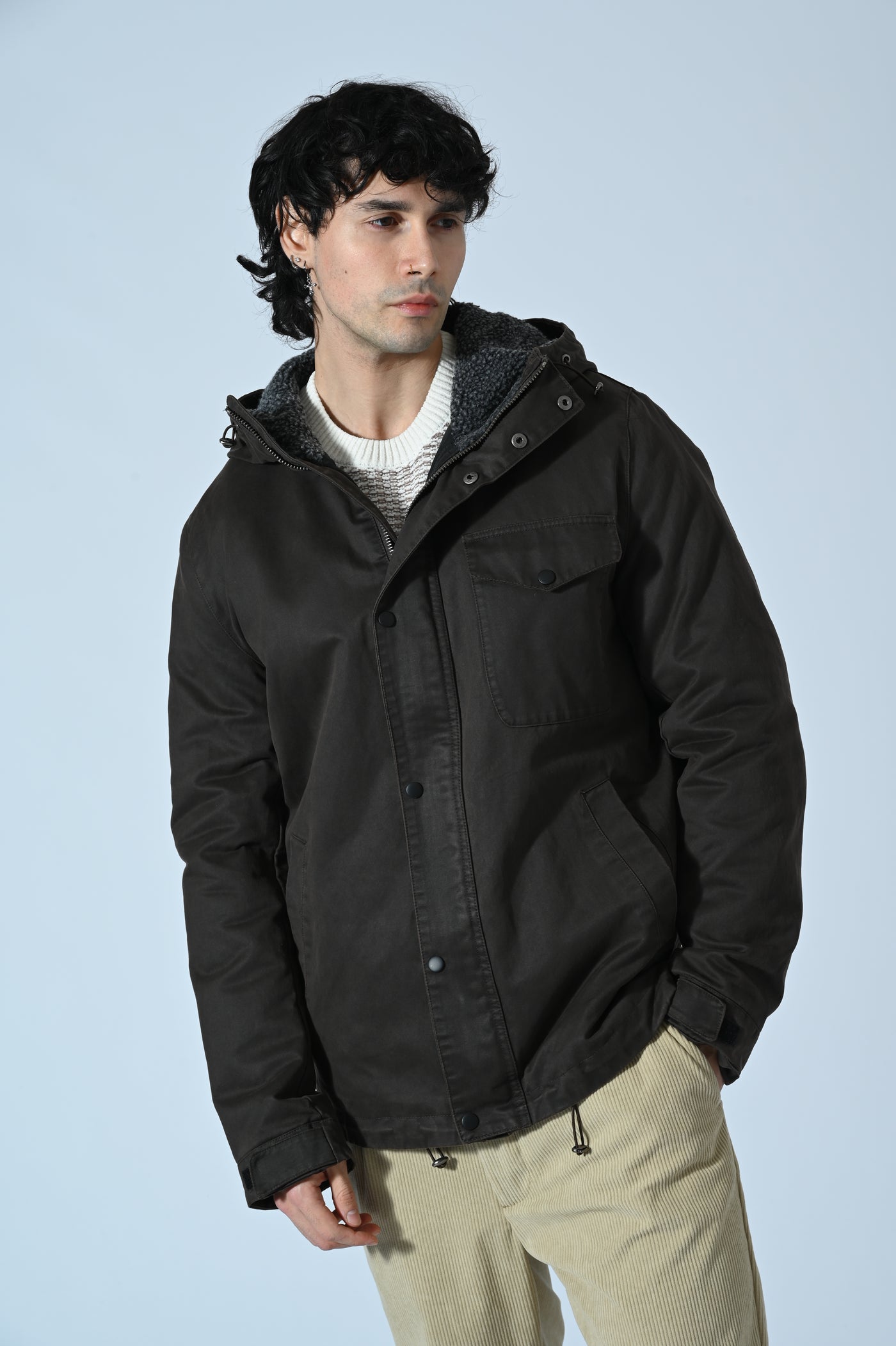 GIUBBOTTO CON CAPPUCCIO IN TESSUTO CERATO