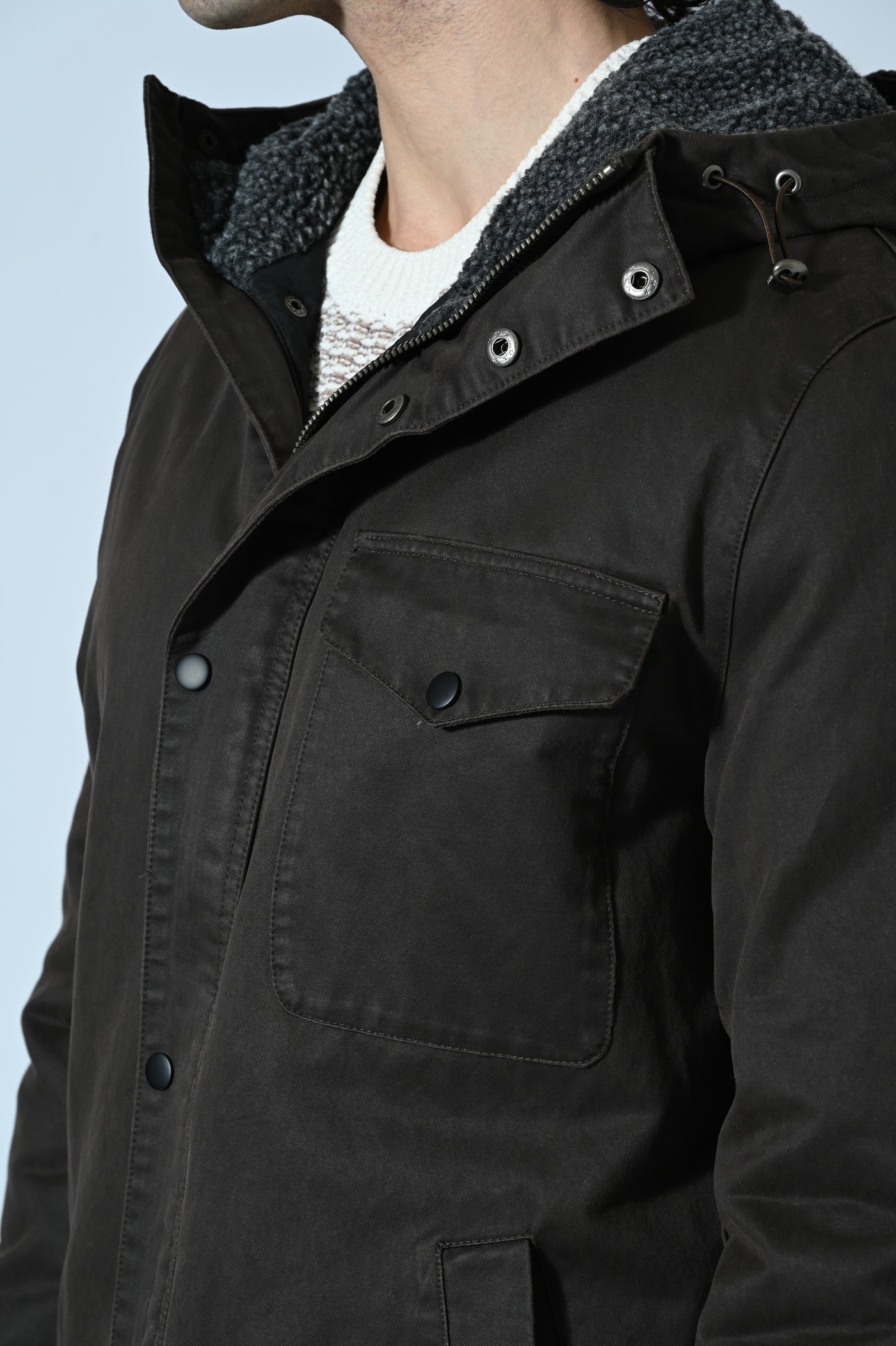 GIUBBOTTO CON CAPPUCCIO IN TESSUTO CERATO