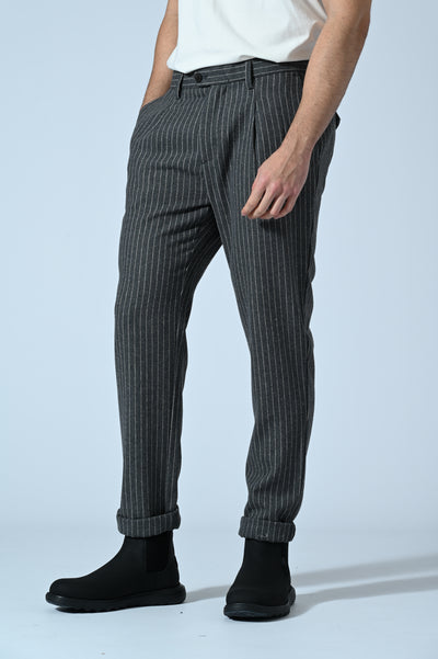 PANTALONE CHINO GESSATO CON PINCE