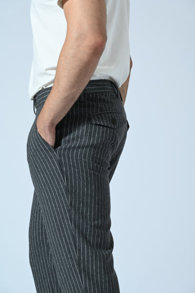 PANTALONE CHINO GESSATO CON PINCE